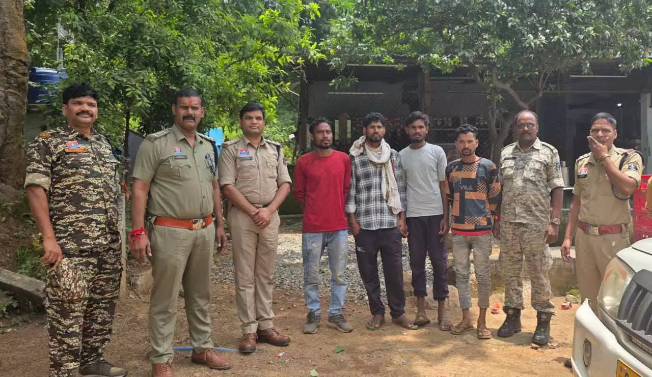 छत्तीसगढ़ हिन्दू देवी-देवताओ का अपमान करने वाले 5 लड़के गिरफ्तार, कांकेर का वीडियो हुआ था वायरल कांकेर। हिन्दू देवी-देवताओ का अपमान करने वाले 5 लड़के गिरफ्तार किए गए है