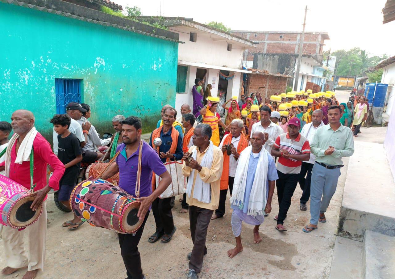 देवी गंगा,देवी गंगा लहर तुरंगा…हमर भोजली दाई के भीजे आठों अंगा… गीतों के साथ बोईदा में हुआ भोजली का विसर्जन