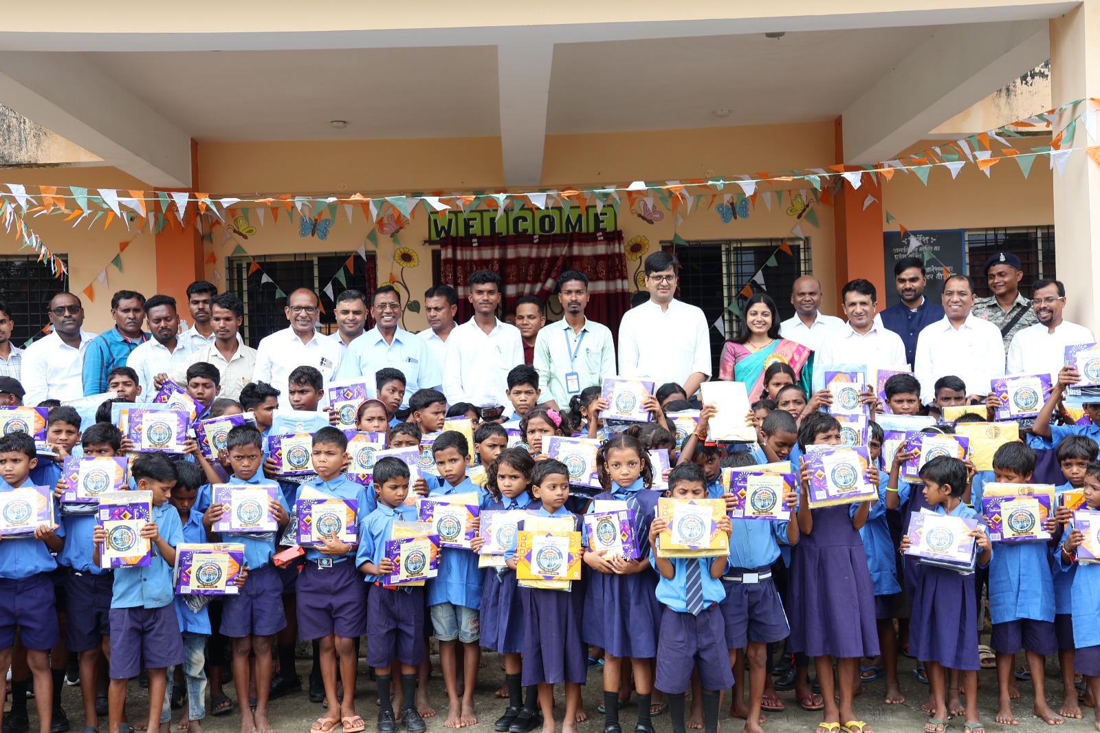 लाल गलियारे से निकले मासूम, कलेक्टर संग साझा किया भविष्य का सपना।