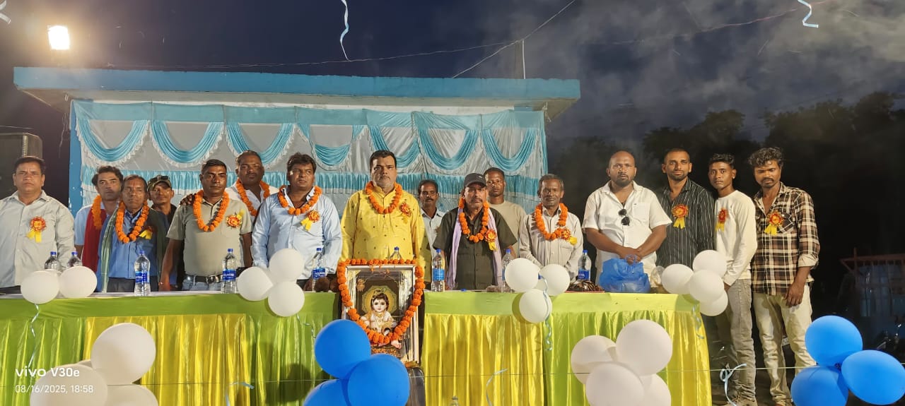 कुचेना में जन्माष्टमी पर मटका फोड़ कार्यक्रम में दिखा उत्साह, बड़ी संख्या में जुटे लोग।