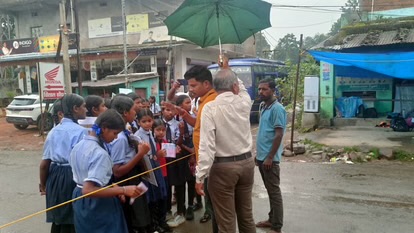 कोरबा: शिक्षकों की कमी को लेकर छात्र-छात्राओं ने नेशनल हाईवे को किया जाम; दोनों तरफ लगीं वाहनों की लंबी कतारें