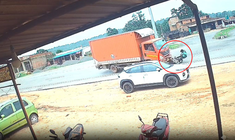 माजदा वाहन ने बाइक सवार को मारी टक्कर, बाइक सवार की मौत