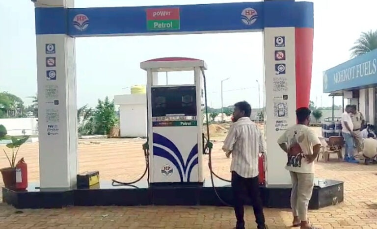 बिना हेलमेट के नहीं मिलेगा पेट्रोल, कलेक्टर ने जारी किया आदेश, पेट्रोल संचालकों पर होगी कार्रवाई, सिर्फ इन्हें मिलेगी छूट