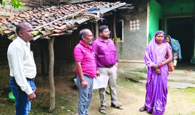 निर्माण का अता-पता नहीं, पर मनरेगा की टीम ने 14 मजदूरों के नाम से निकाली बड़ी राशि, अधिकारी को नोटिस