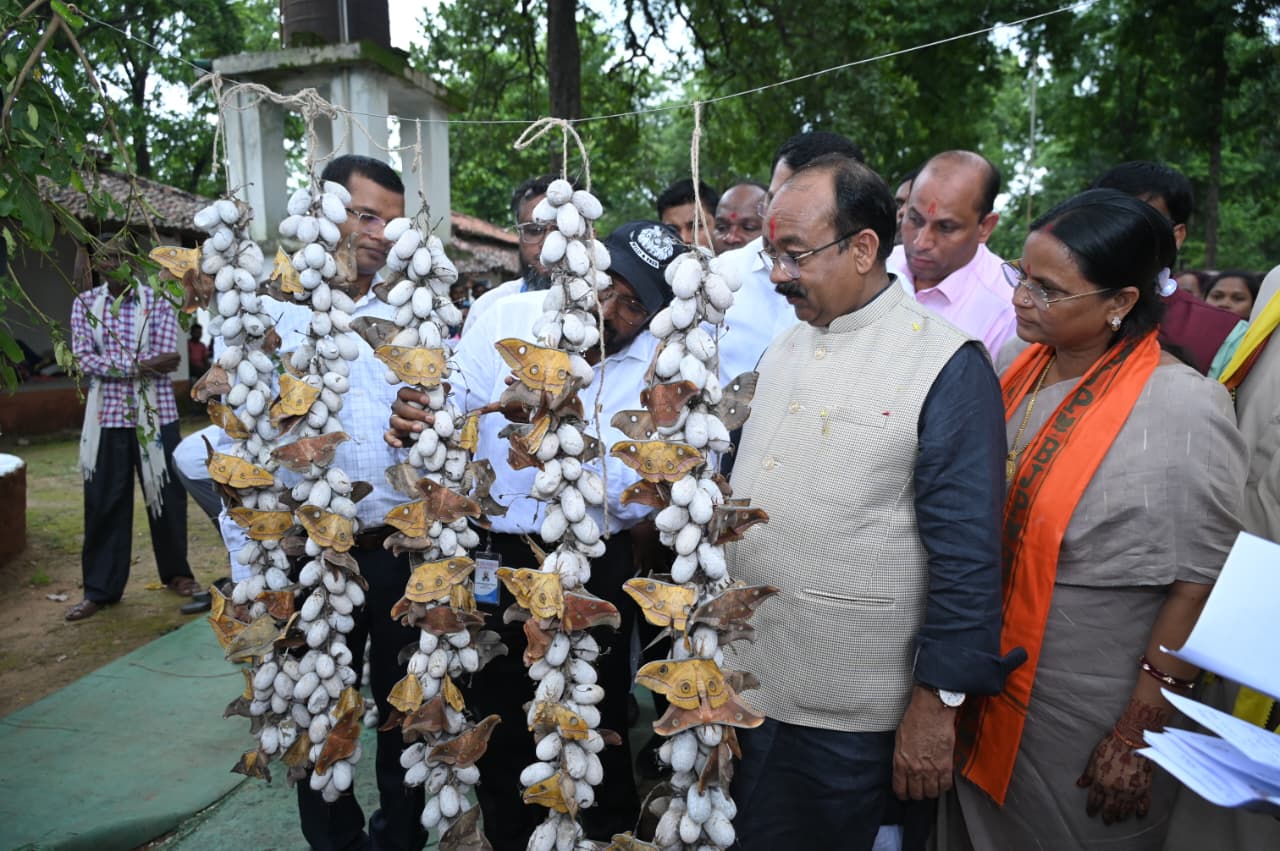 रेशम उत्पादन में छत्तीसगढ़ को पहले पायदान पर लाना हैः उपमुख्यमंत्री श्री अरुण सावरेशम कृषि मेला सह मेरा रेशम,मेरा अभिमान कार्यक्रम का आयोजन