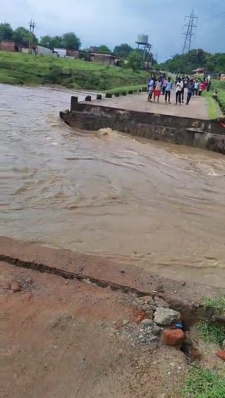 भारी बारिश से चाकाबुड़ा, देवरी और दीपका मार्ग के बहे पुल