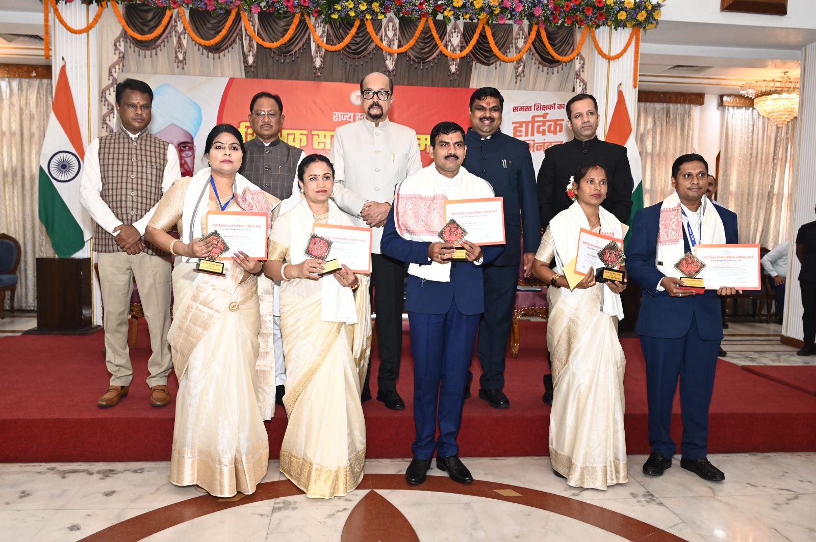 शिक्षा में नवाचार के लिए शिक्षिका मधुलिका दूबे को मिला राज्यपाल पुरस्कार