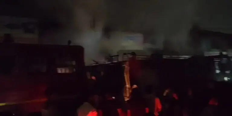 बिलासपुर के गोलबाजार में लगी आग,अफरा-तफरी का माहौल