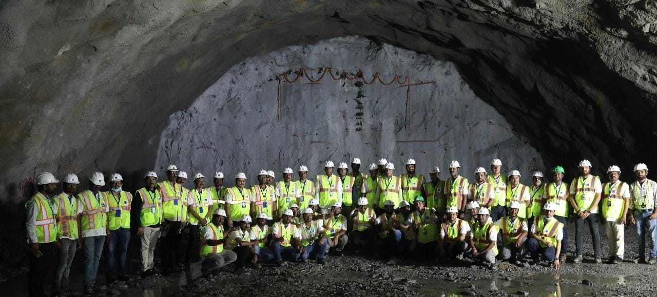 प्रदेश की प्रगति की रीढ़ है सड़क अधोसंरचना, 2.79 किमी लंबी सुरंग बनेगी विकास की नई राह – मुख्यमंत्री श्री विष्णु देव साय