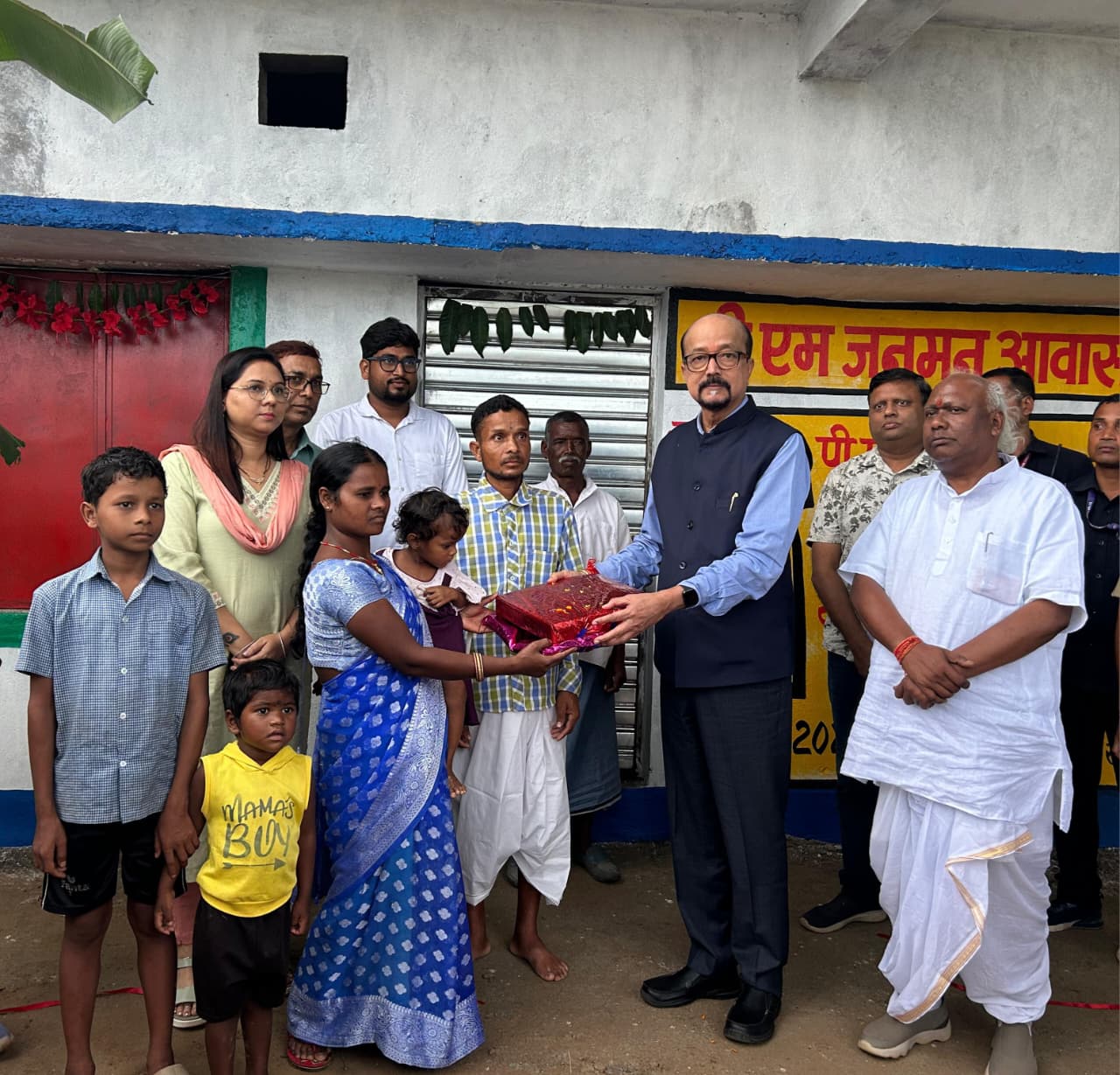 रायपुर : राज्यपाल ने पीएम जनमन आवास हितग्राही को सौंपी चाबी