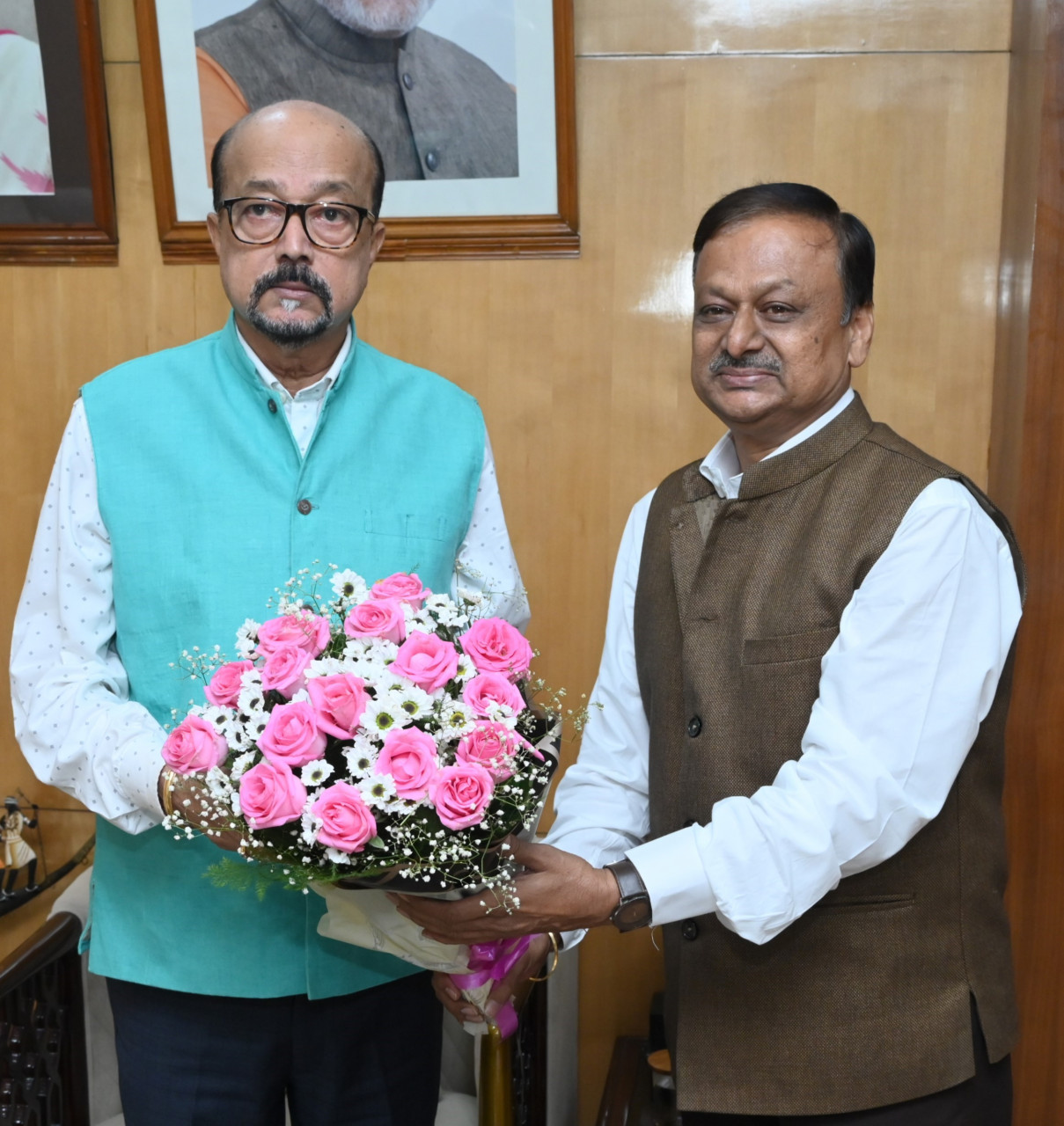 रायपुर : राज्यपाल श्री डेका से डॉ. सी.व्ही. रमन विश्वविद्यालय के कुलपति ने सौजन्य भेंट की