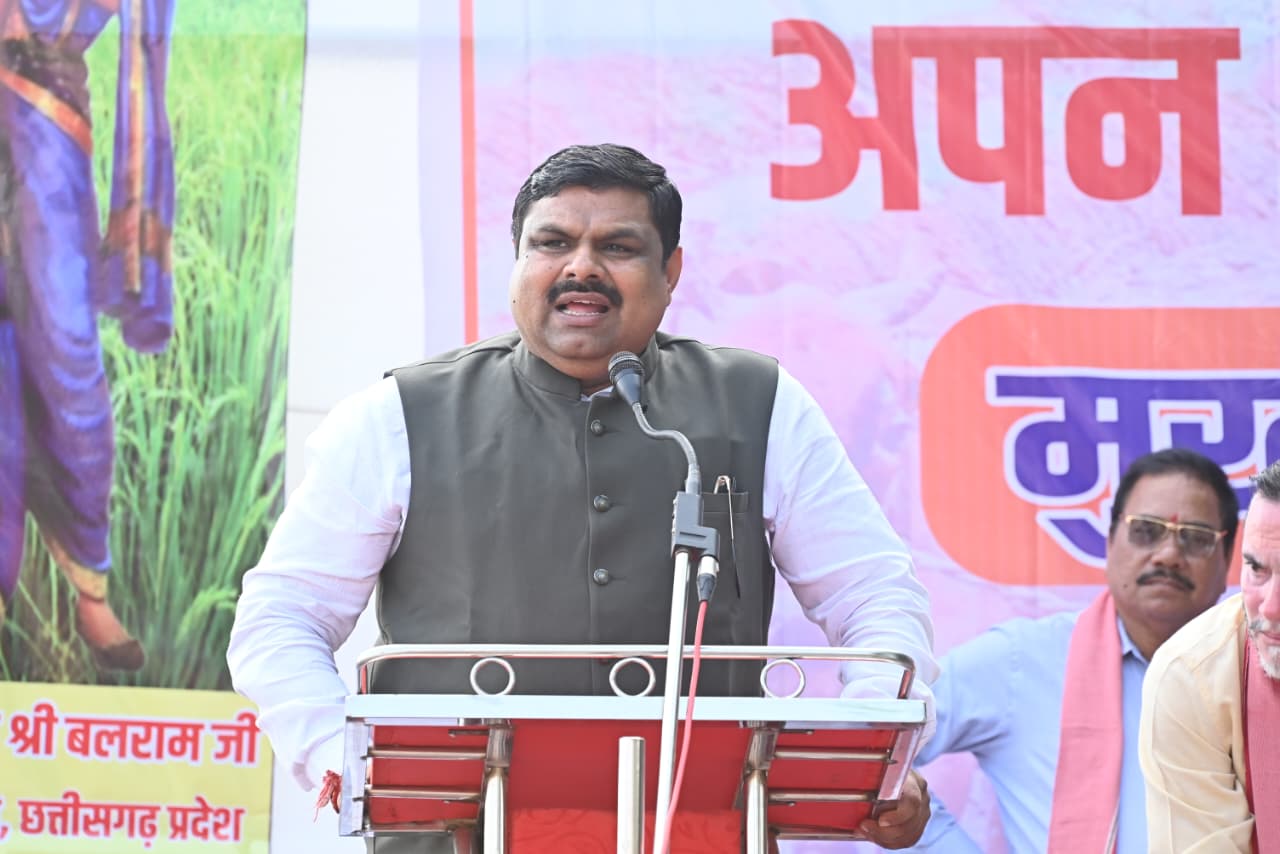 रायपुर : हम सभी एक किसान परिवार के हैं आपकी समस्याओं के हल के लिए हम प्रतिबद्ध: मंत्री श्री गजेंद्र यादव