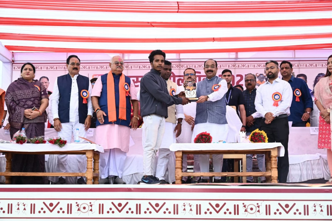 रायपुर : उप मुख्यमंत्री श्री अरुण साव ने विकासखंड स्तरीय बस्तर ओलंपिक का किया शुभारंभ