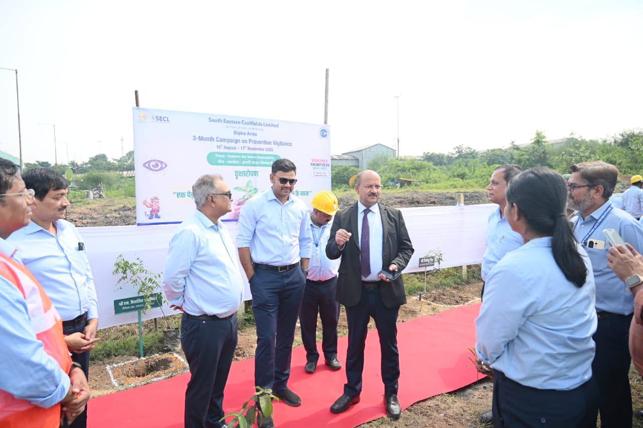 सीवीओ, कोल इंडिया ब्रजेश कुमार त्रिपाठी ने किया दीपका क्षेत्र का दौरा,एसईसीएल दौरे के दूसरे दिन कोल इंडिया सीवीओ ने किया दीपका खदान का दौरा, मेगप्रोजेक्ट्स के अधिकारियों से सतर्कता पर किया संवाद
