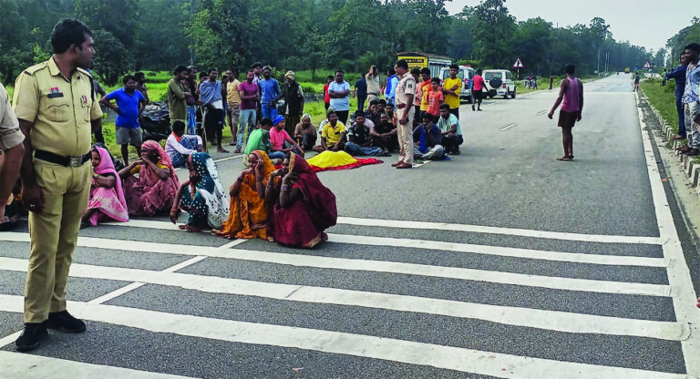 हादसे में महिला की मौत से नाराज लोगों ने हाईवे पर रोकी रफ्तार