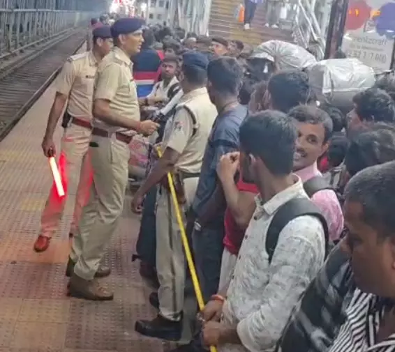 रायपुर रेलवे स्टेशन में भीड़ के बीच अनहोनी रोकने RPF अलर्ट