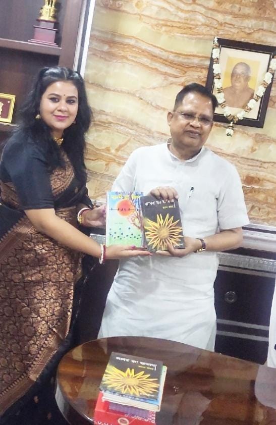 डॉ. गुंजन मिश्रा की दो पुस्तकों ‘आनंद का खजाना’ व ‘मुझमें ही मिल’ का विधायक अमर अग्रवाल ने किया विमोचन