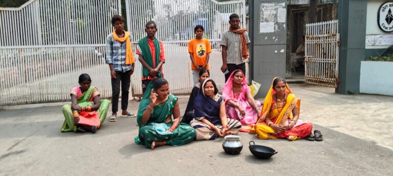 दीपावली पर कोरबा की महिला भू-विस्थापितों का बड़ा कदम — एसईसीएल में रोजगार की मांग को लेकर शुरू की अनिश्चितकालीन भूख हड़ताल/