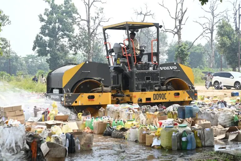 कोरबा पुलिस ने किया जप्तशुदा अवैध मदिरा का विधिवत नष्टीकरण