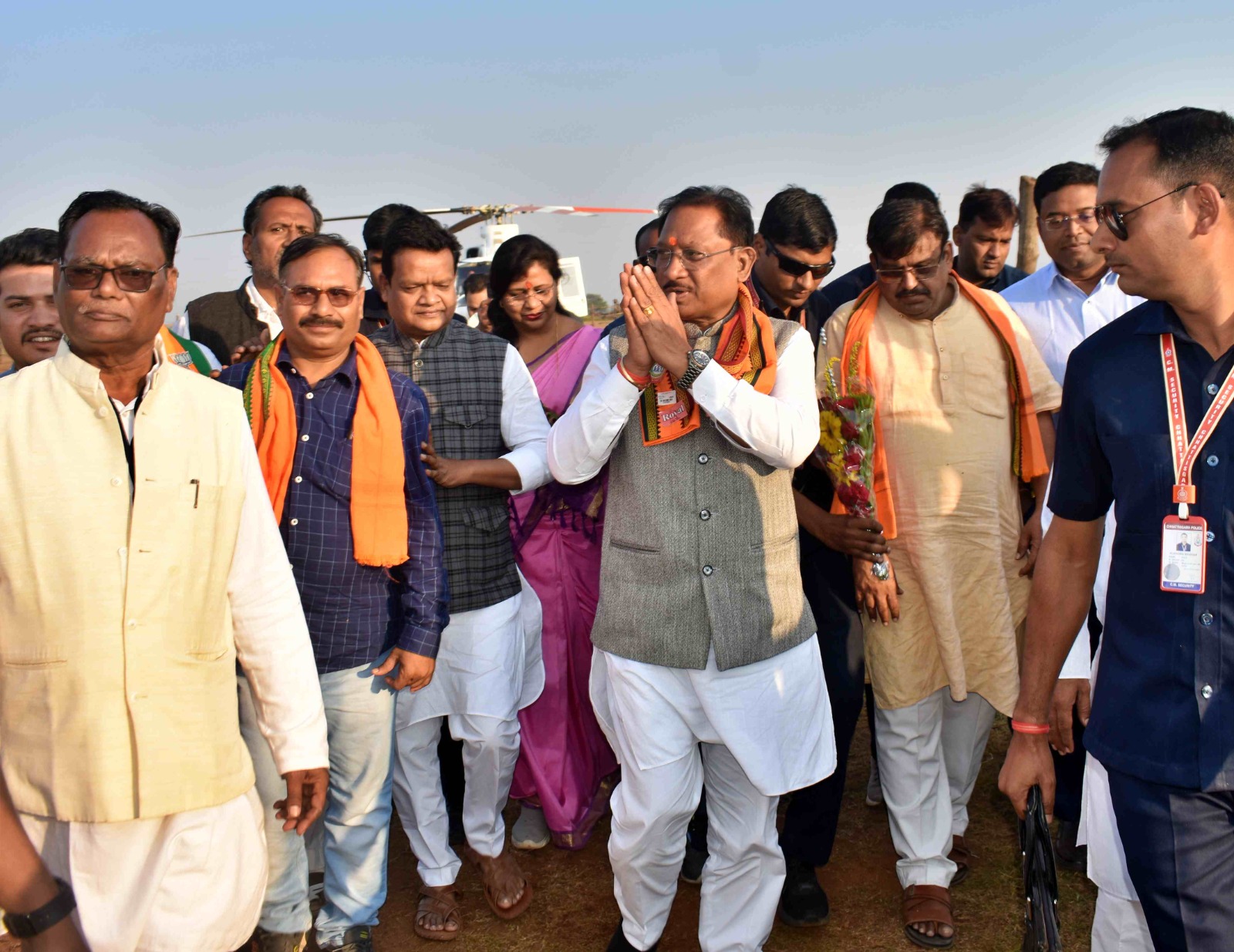 मुख्यमंत्री विष्णुदेव साय का हेलीपैड आगमन पर हुआ आत्मीय स्वागत व अभिनंदन