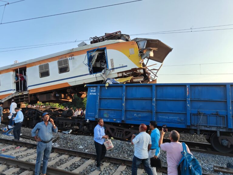 बिलासपुर ट्रेन दुर्घटना- सीएम साय ने जताया दुःख,दिवंगतों के परिजनों को ₹5 लाख की आर्थिक सहायता और घायलों को ₹50 हज़ार की सहायता राशि प्रदान की जाएगी
