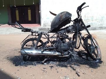 कोरबा : शराब के लिए पैसे नहीं देने पर युवक की बेरहमी से पिटाई, बीच सड़क बाइक को किया आग के हवाले