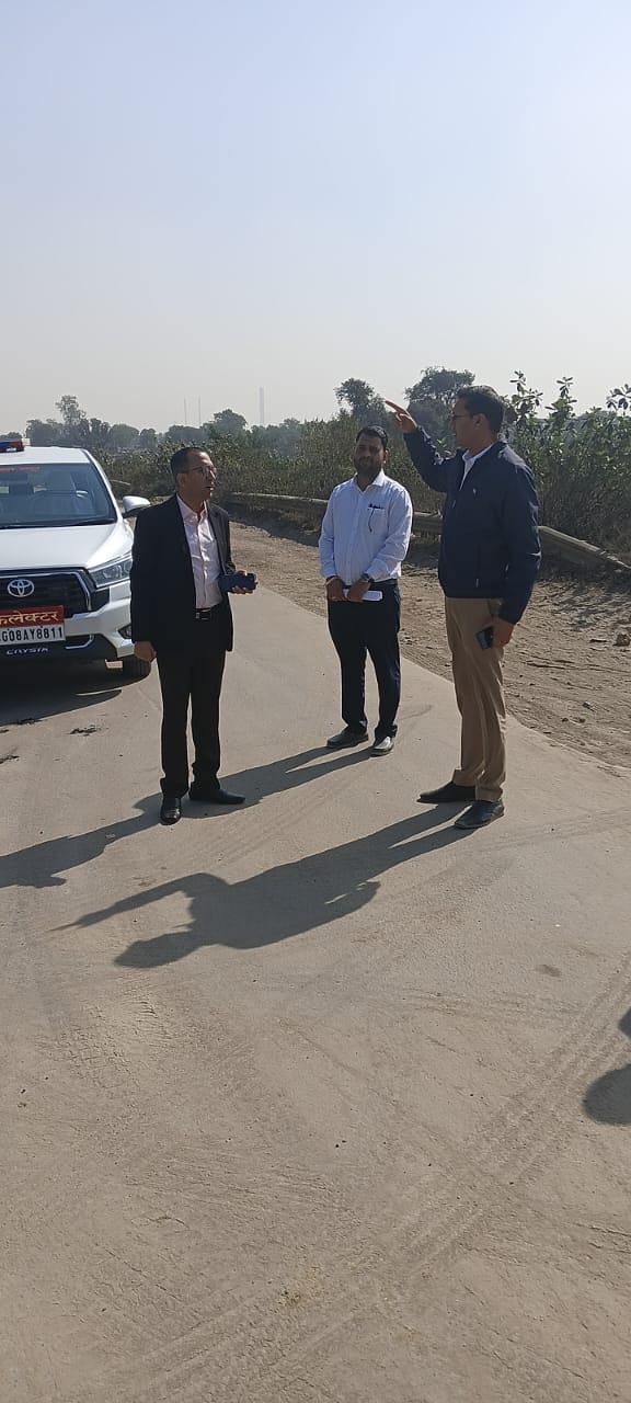 कलेक्टर ने कुदुरमाल पुल का किया निरीक्षण, तीन सदस्यीय समिति गठित कर लोड बेयरिंग टेस्ट के दिए निर्देश