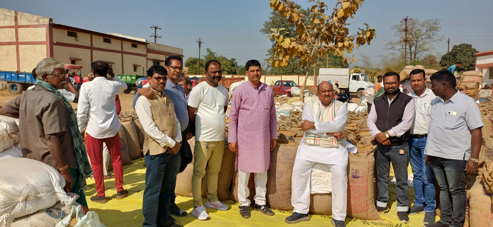 कोरबा: धान खरीदी केंद्रों में अव्यवस्थाओं का आरोप, पूर्व मंत्री जयसिंह अग्रवाल ने किया निरीक्षण