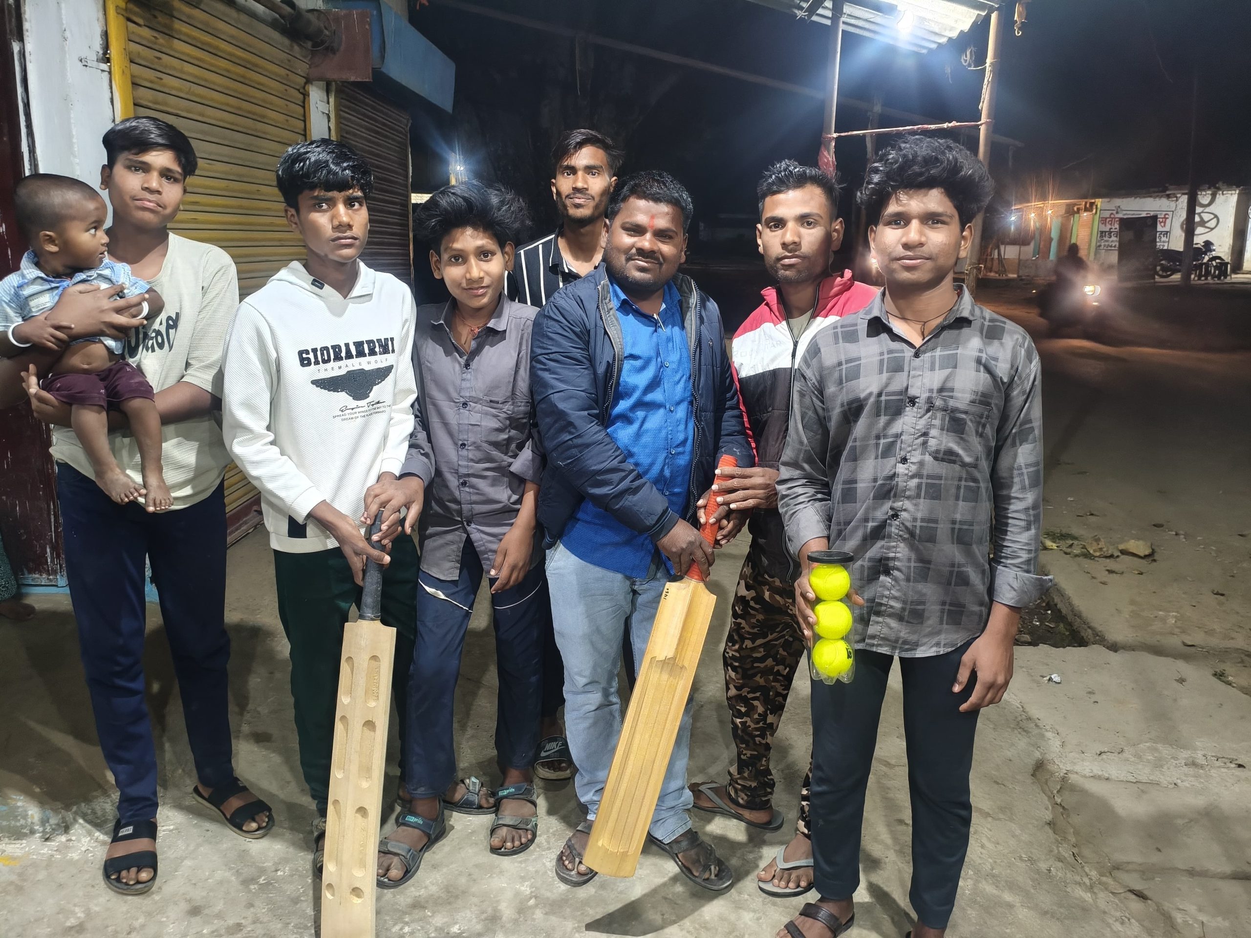 ग्राम पंचायत बोईदा में सरपंच संजय राज की सराहनीय पहल, बच्चों को वितरित किए बैट और बॉल