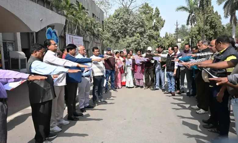 निगम के अधिकारी, कर्मचारियों ने लिया नशामुक्ति का संकल्प,अपर आयुक्त विनय मिश्रा ने दिलाया संकल्प