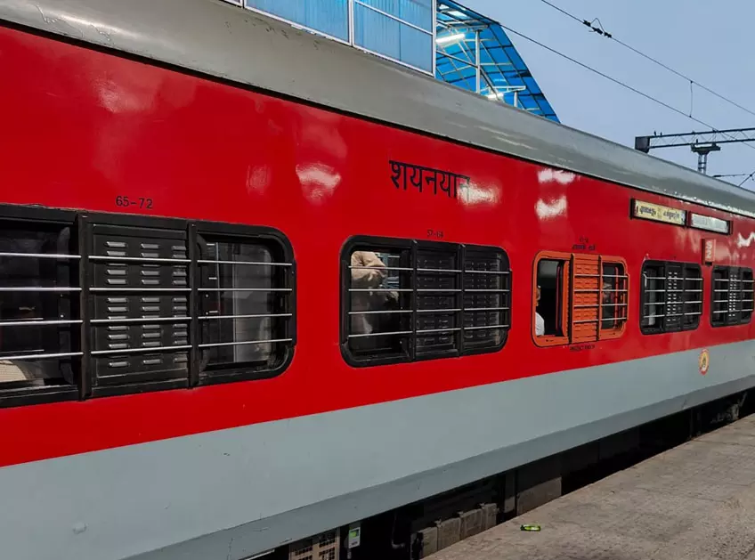 ट्रेन में यात्रियों को परेशान करने वाले किन्नर गिरफ्तार 