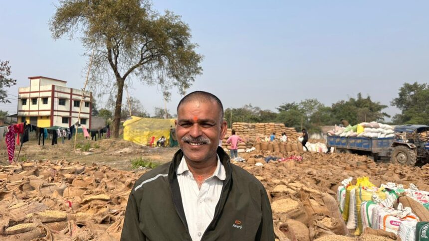 मड़वा के खेत से धान खरीदी केंद्र तक खुशियों की फसल, धान बेचकर संतुष्ट हुए चंद्रकुमार