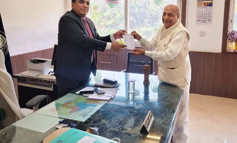 रेड क्रॉस के प्रति प्रतिबद्धता : कोरबा कलेक्टर ने ली आजीवन सदस्यता, समाज सेवा को मिला नया संबल