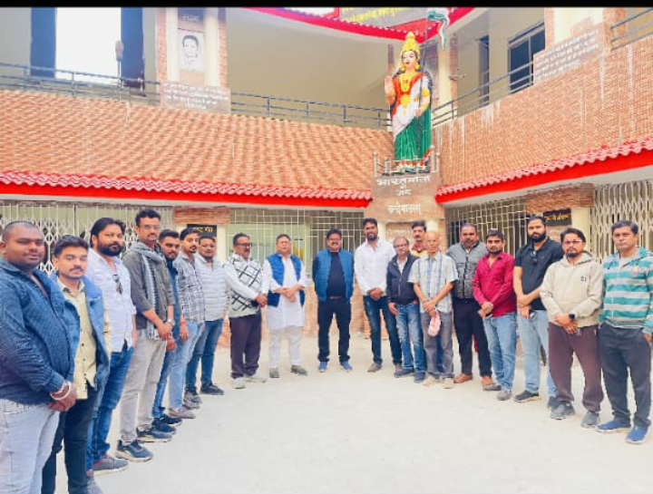 कांग्रेस पार्टी जिला अध्यक्ष महेंद्र गंगोत्री के नेतृत्व में निखर रहा कांग्रेस भवन; विधायक अटल श्रीवास्तव ने किया कार्यों का अवलोकन