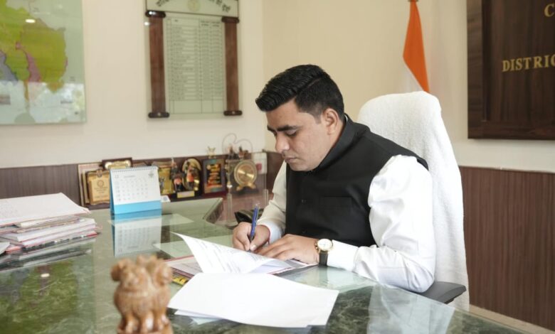 जिला दण्डाधिकारी कुणाल दुदावत ने दो आदतन अपराधियों को एक वर्ष के लिए जिला बदर किया