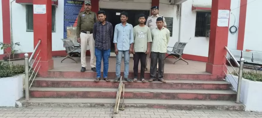 पुरानी रंजिश में मारपीट, चार आरोपी गिरफ्तार,टांगी और डंडे से हमला, गंभीर रूप से घायल हुआ युवक