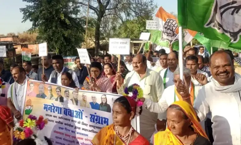 कांग्रेस का मनरेगा बचाओ रैली, केंद्र सरकार पर श्रमिक अधिकार खत्म करने का आरोप