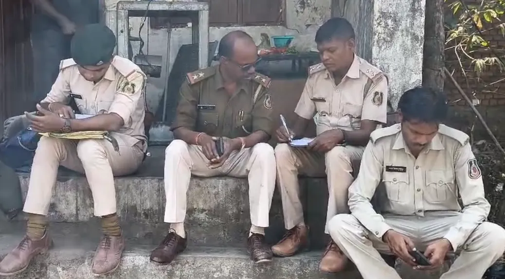 जांजगीर-चांपा में इमारती लकड़ी तस्करी का बड़ा भंडाफोड़: 50 लाख की तेंदू-खैर लकड़ी जब्त, बंद राइस मिल से हो रही थी तस्करी