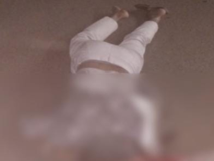 तेज रफ्तार वाहन की चपेट में आने से एक बाइक सवार युवक की दर्दनाक मौत. मुख्य मार्ग पेट्रोल पंप के पास हुई घटना