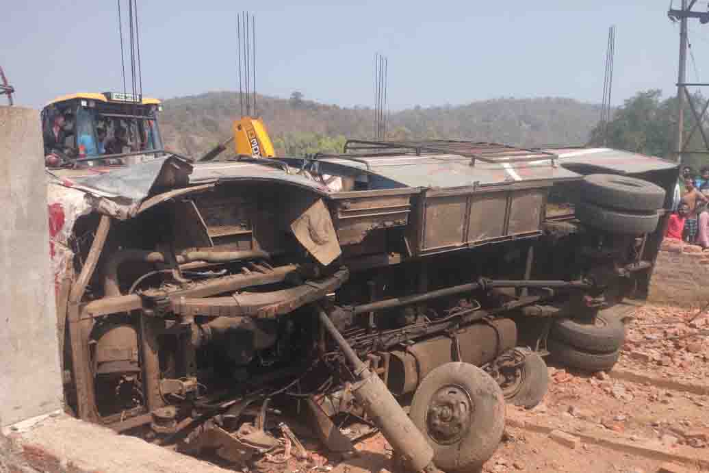 Big Breaking Jashpur भीषण बस एक्सीडेंट: बढ़ने लगी मृतकों की संख्या..  अधिकारी पुष्टि अभी तक