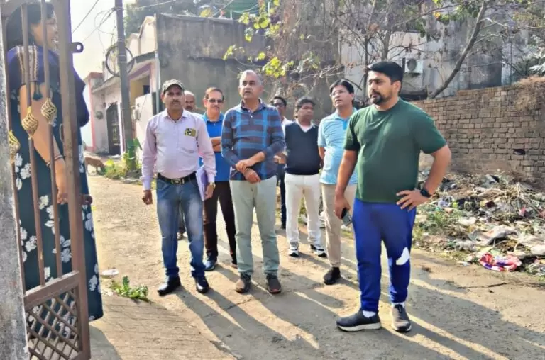 KORBA : नाली में अपशिष्ट डालने पर होटल संचालक पर 5000 रुपये जुर्माना, निगम का स्वच्छता महाअभियान जारी