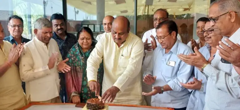 पूर्व मंत्री को बधाई देने लगा समर्थकों का तांता