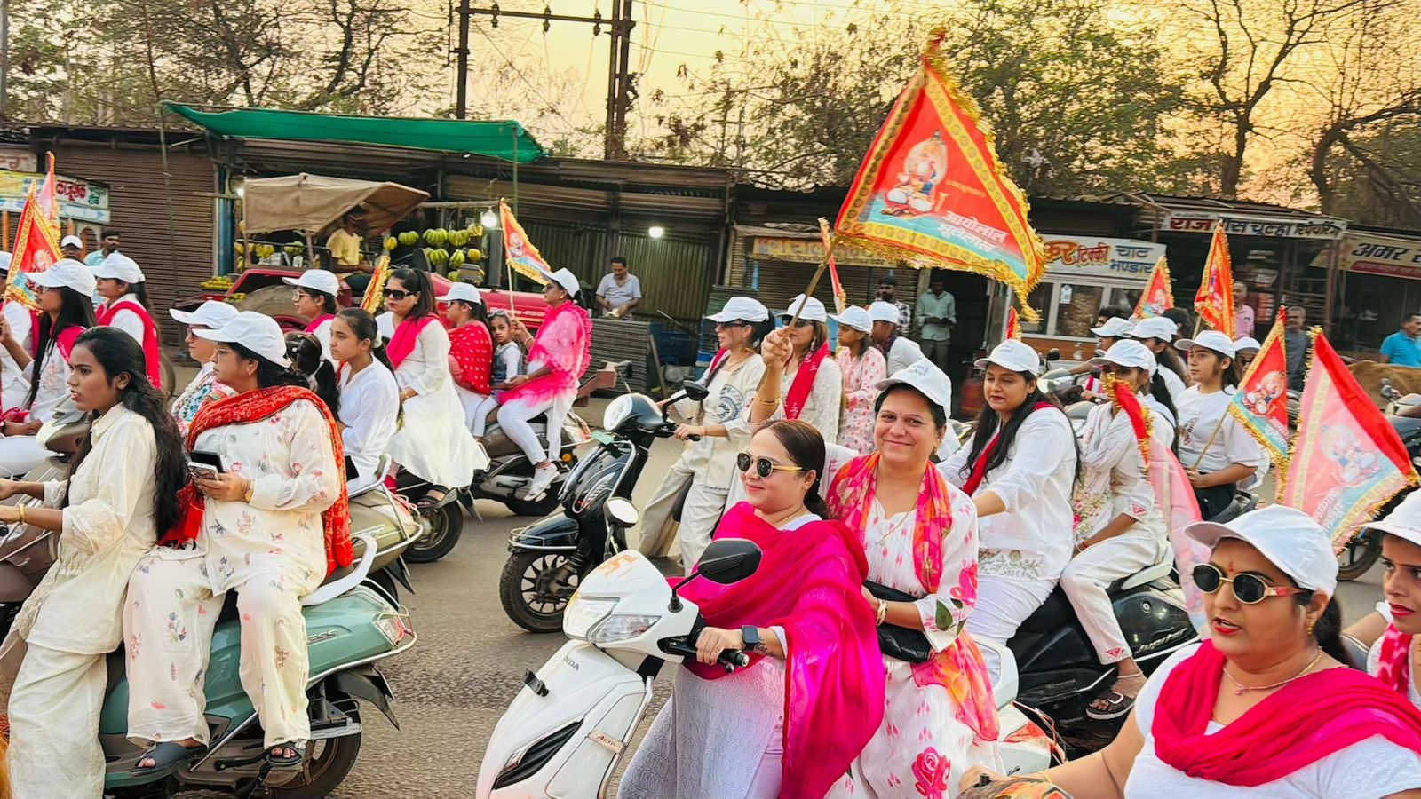 चेट्रीचंड्र महोत्सव: महिलाओं व बच्चियों की भव्य बाइक रैली, जय झूलेलाल के जयघोष से गूंजा तिल्दा-नेवरा