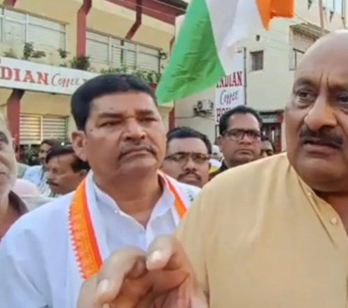 सत्ता के संरक्षण के बिना नशे का कारोबार संभव नहीं”- अफीम की अवैध खेती को लेकर कांग्रेस का भाजपा कार्यालय का घेराव, पुलिस से झूमाझटकी।